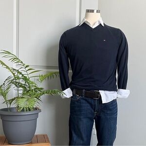 Tommy Hilfiger Men's Navy Blue V-Neck Sweater